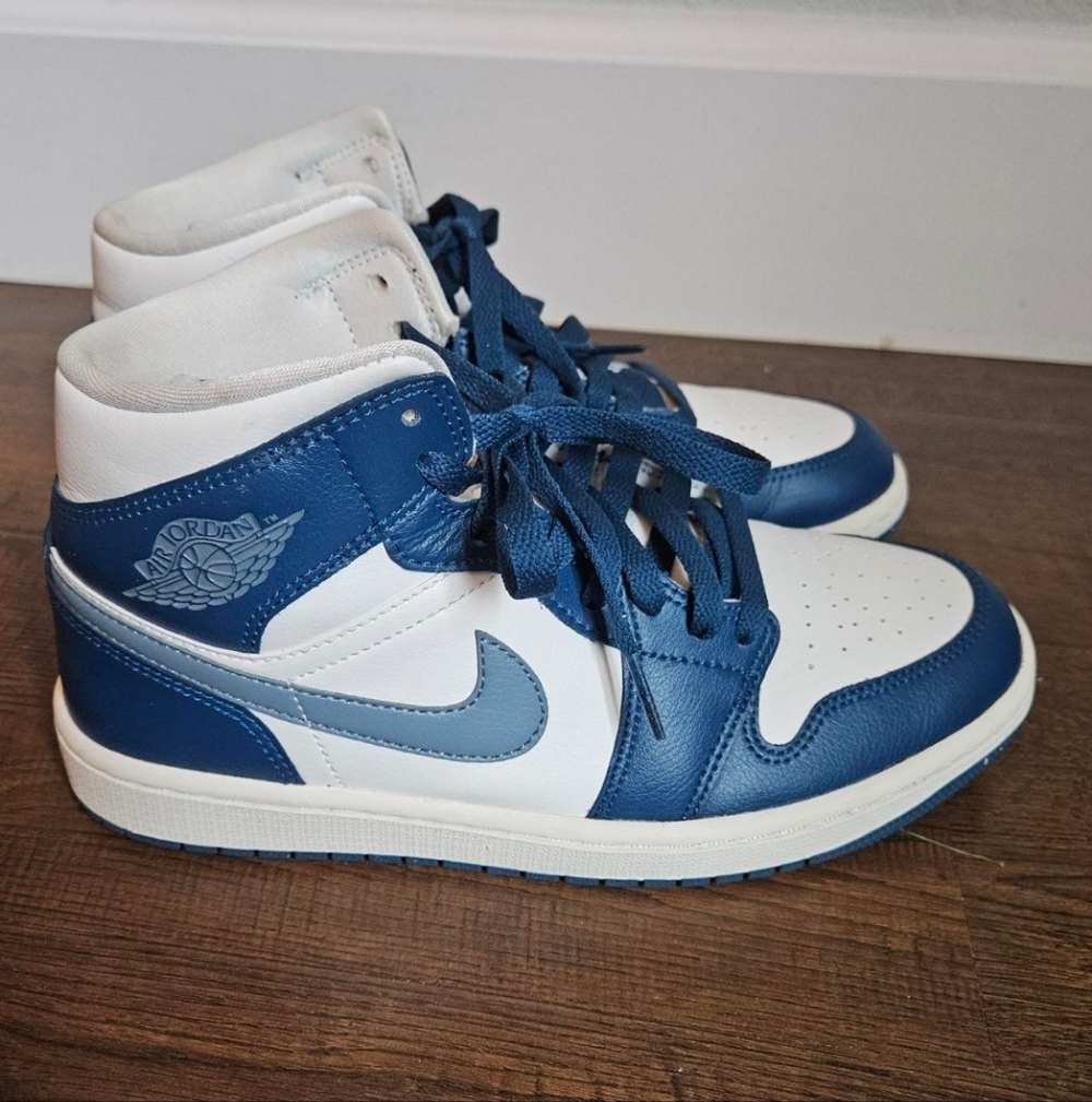 Nike Air Jordans Blue & White - Picture 2 of 5